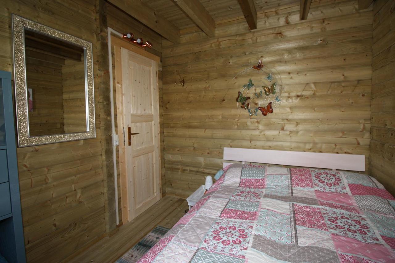 Villa Emilia - Gemuetliches Kinderfreundliches Blockhaus Mit Umzaeuntem Garten Синт Аналанд Екстериор снимка
