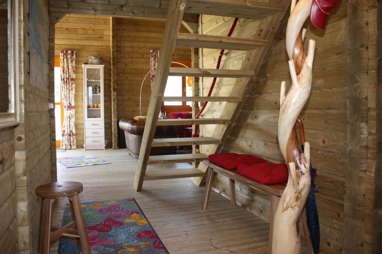 Villa Emilia - Gemuetliches Kinderfreundliches Blockhaus Mit Umzaeuntem Garten Синт Аналанд Екстериор снимка