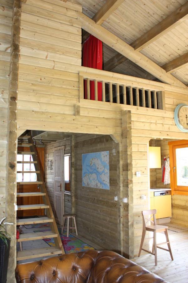 Villa Emilia - Gemuetliches Kinderfreundliches Blockhaus Mit Umzaeuntem Garten Синт Аналанд Екстериор снимка