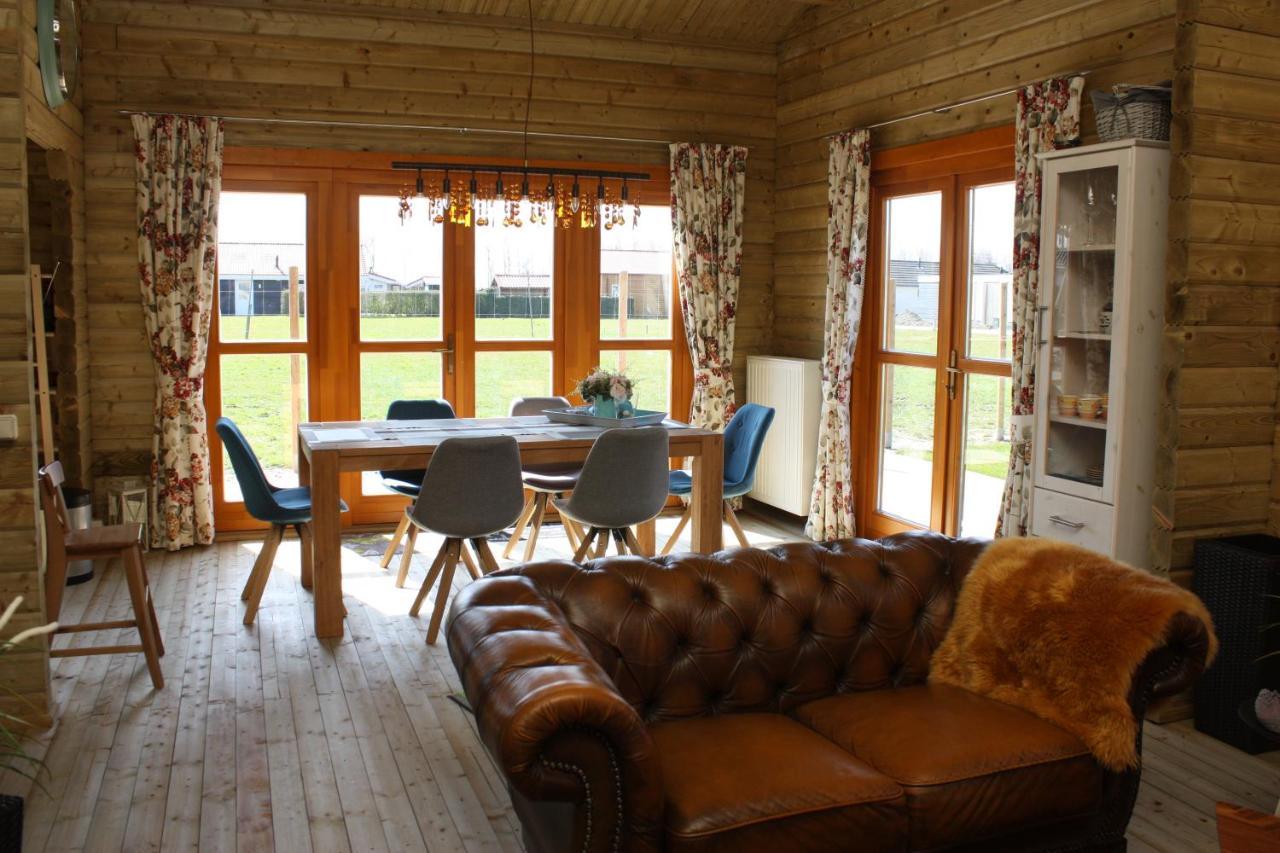 Villa Emilia - Gemuetliches Kinderfreundliches Blockhaus Mit Umzaeuntem Garten Синт Аналанд Екстериор снимка