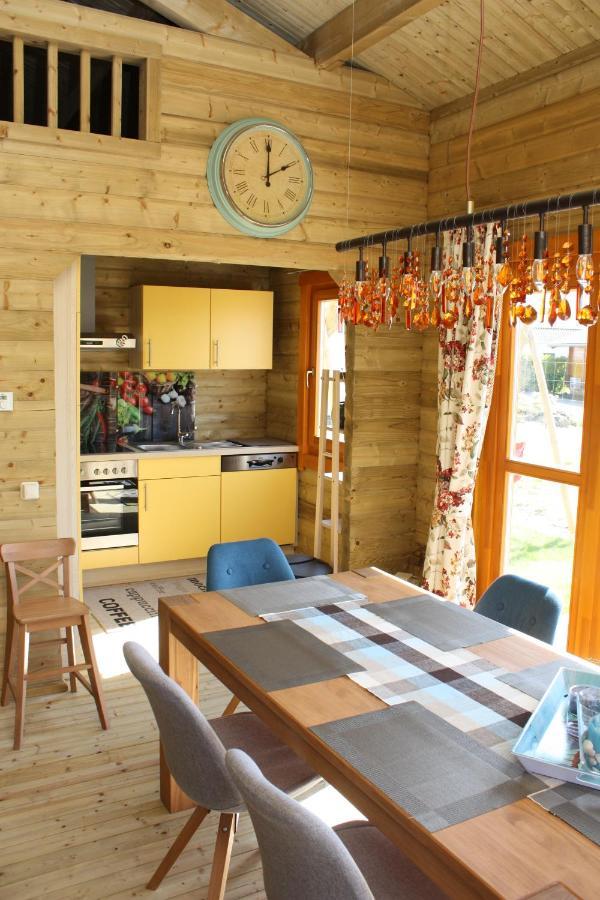 Villa Emilia - Gemuetliches Kinderfreundliches Blockhaus Mit Umzaeuntem Garten Синт Аналанд Екстериор снимка