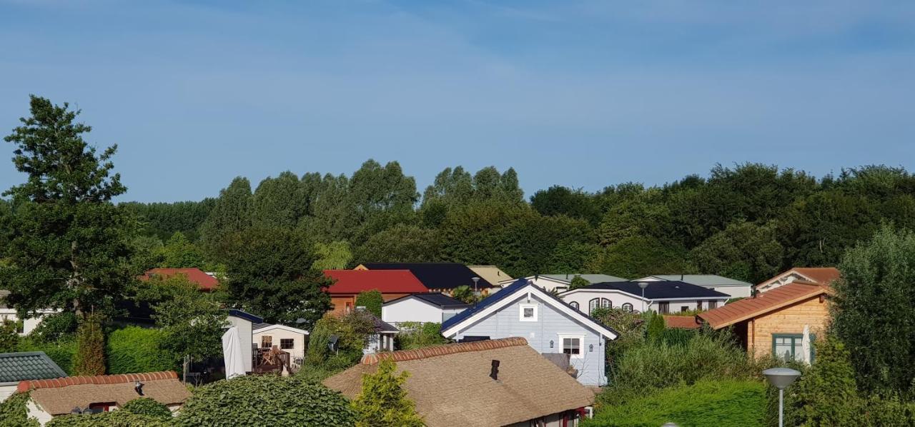 Villa Emilia - Gemuetliches Kinderfreundliches Blockhaus Mit Umzaeuntem Garten Синт Аналанд Екстериор снимка