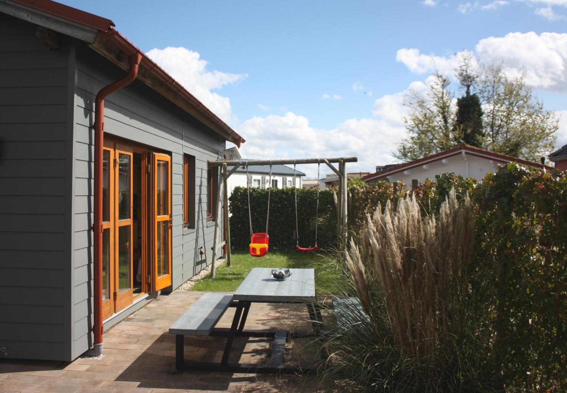Villa Emilia - Gemuetliches Kinderfreundliches Blockhaus Mit Umzaeuntem Garten Синт Аналанд Екстериор снимка