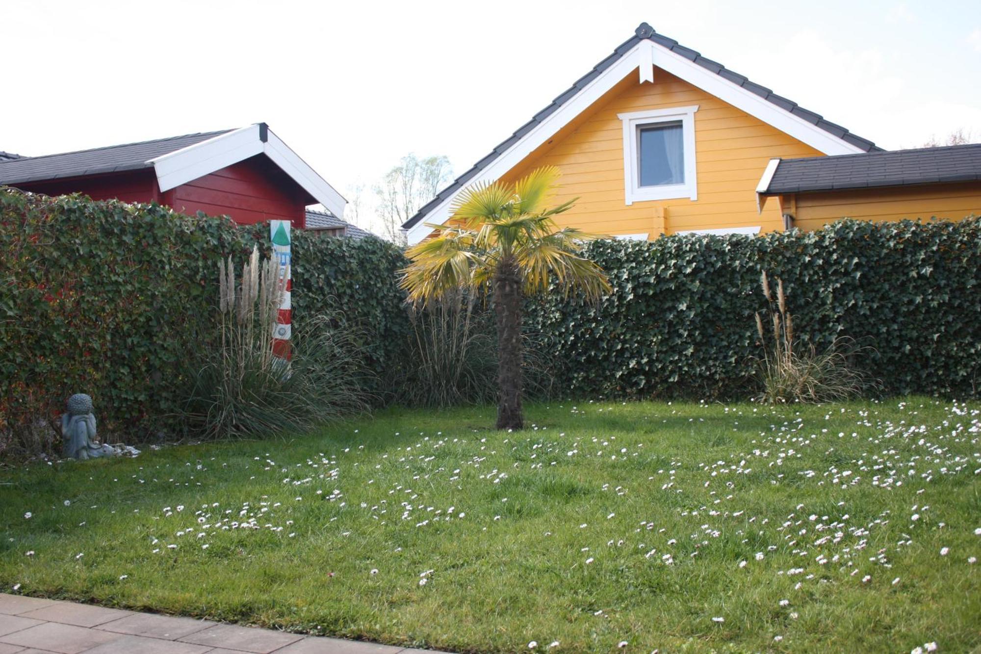 Villa Emilia - Gemuetliches Kinderfreundliches Blockhaus Mit Umzaeuntem Garten Синт Аналанд Екстериор снимка