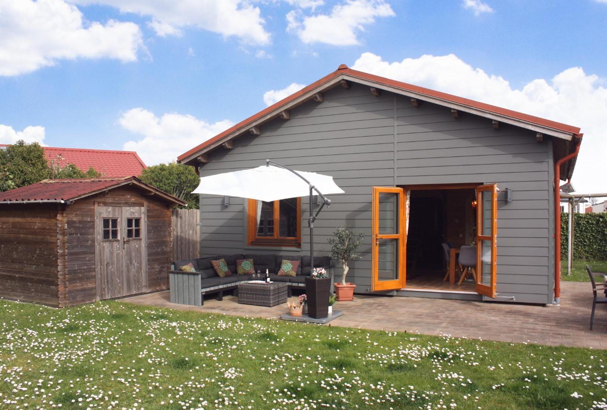 Villa Emilia - Gemuetliches Kinderfreundliches Blockhaus Mit Umzaeuntem Garten Синт Аналанд Екстериор снимка